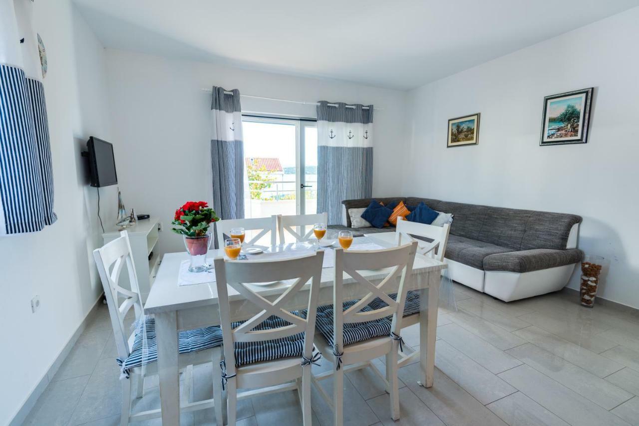 ז'אבוריץ' Villa Croatica Apartments מראה חיצוני תמונה